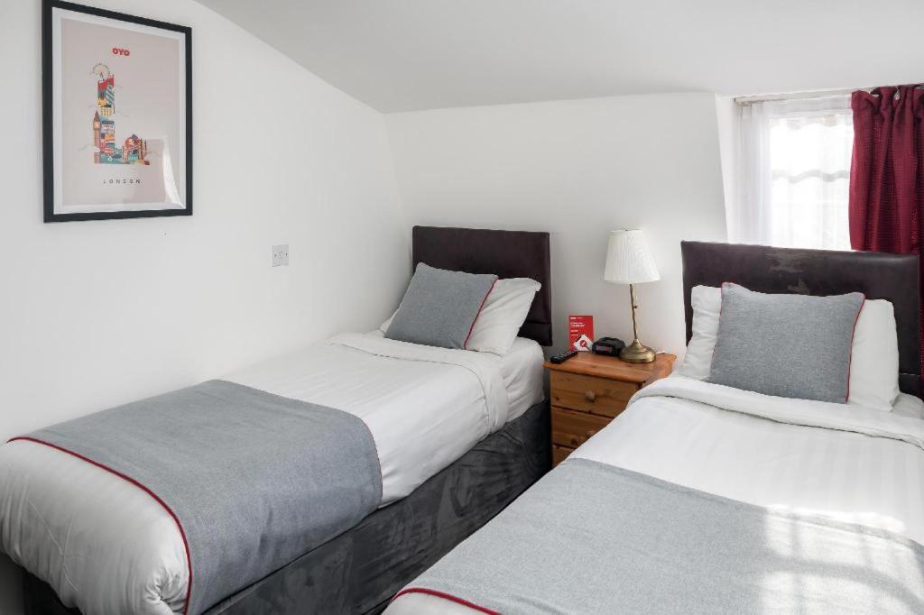 Apollo Hotel Kings Cross Лондон Екстериор снимка